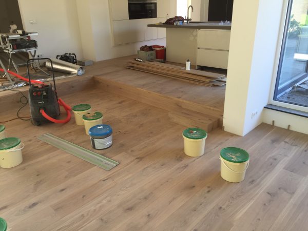 Planken vloer met materiaal